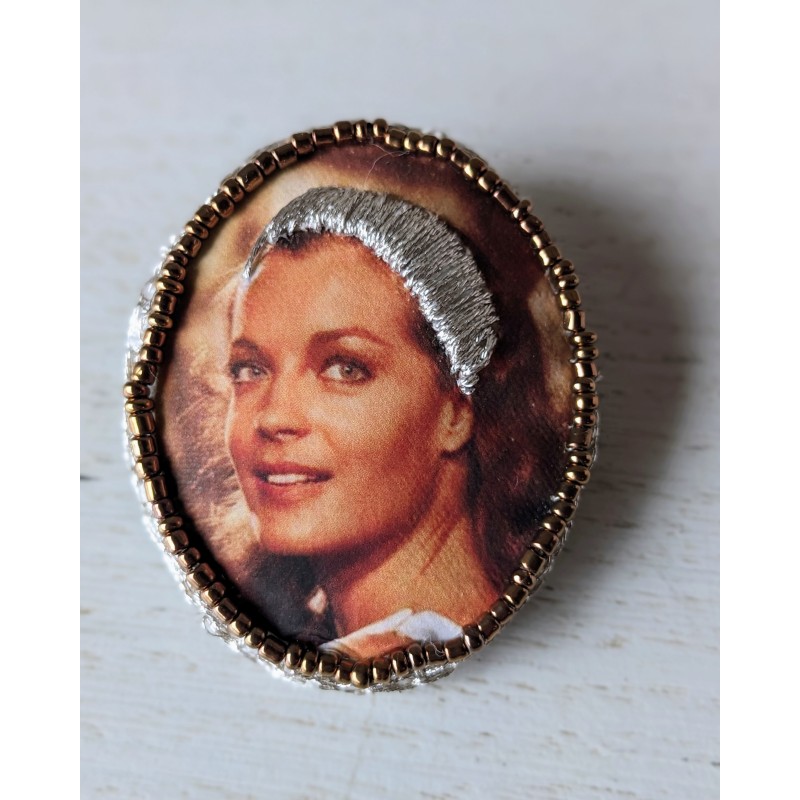 broche brodée romy