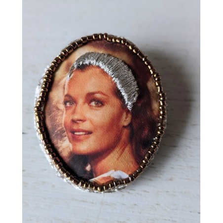 broche brodée romy