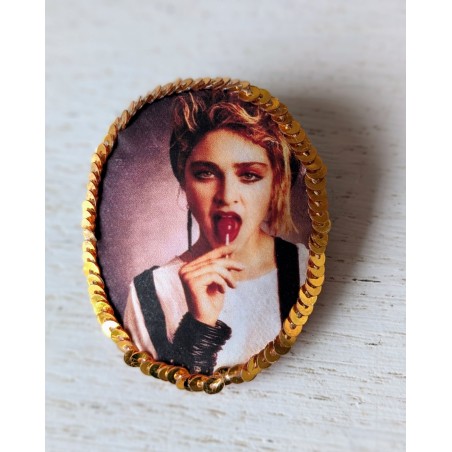 Broche brodée Madonna