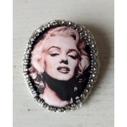 Broche brodée Marylin