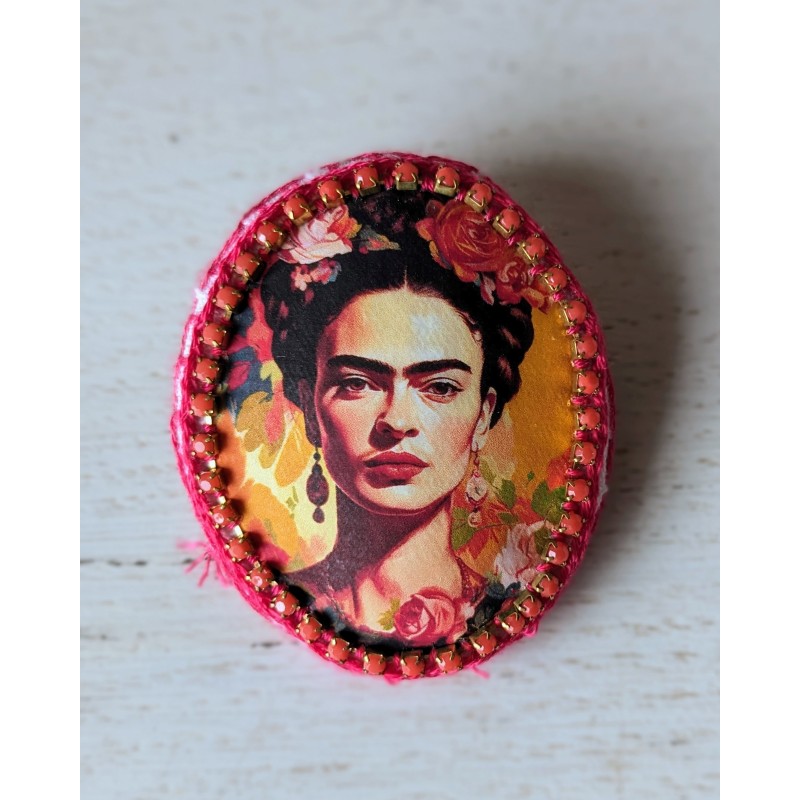 Broche brodée Frida (sanguine)