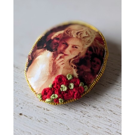 Broche brodée Marie-Antoinette