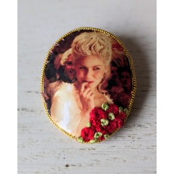 Broche brodée Marie-Antoinette