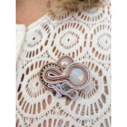 Broche en soutache et cristaux