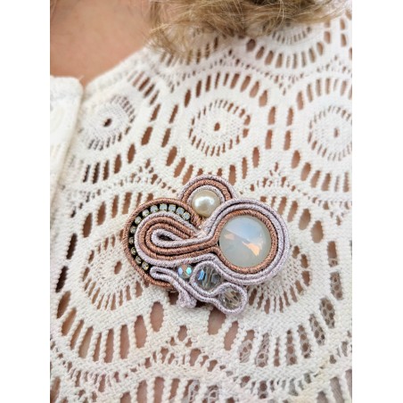 Broche en soutache et cristaux