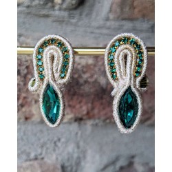 Boucles d'oreilles soutache et cristal. Couleur vert émeraude.