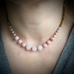 collier en opale rose, hématite et cristal de bohème