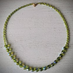 collier en cristal de bohème irrisé vert péridot