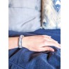 Bracelet brodé roses sur ruban de soie gris