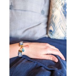 Bracelet brodé roses sur ruban de soie gris