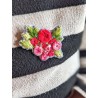 Broche brodée bouquet de roses sur feutrine