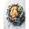 broche portrait Marie coeur sacré, ornée de rubans de soie et de perles, tons turquoise et rose